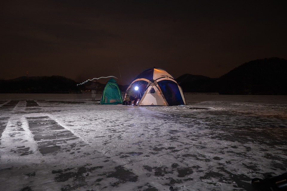 best-ice-fishing-tent-with-floor-and-other-options-eatthatfish